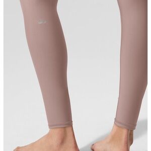 ALO Airlift 7/8 Leggings in Color Gravel - Small